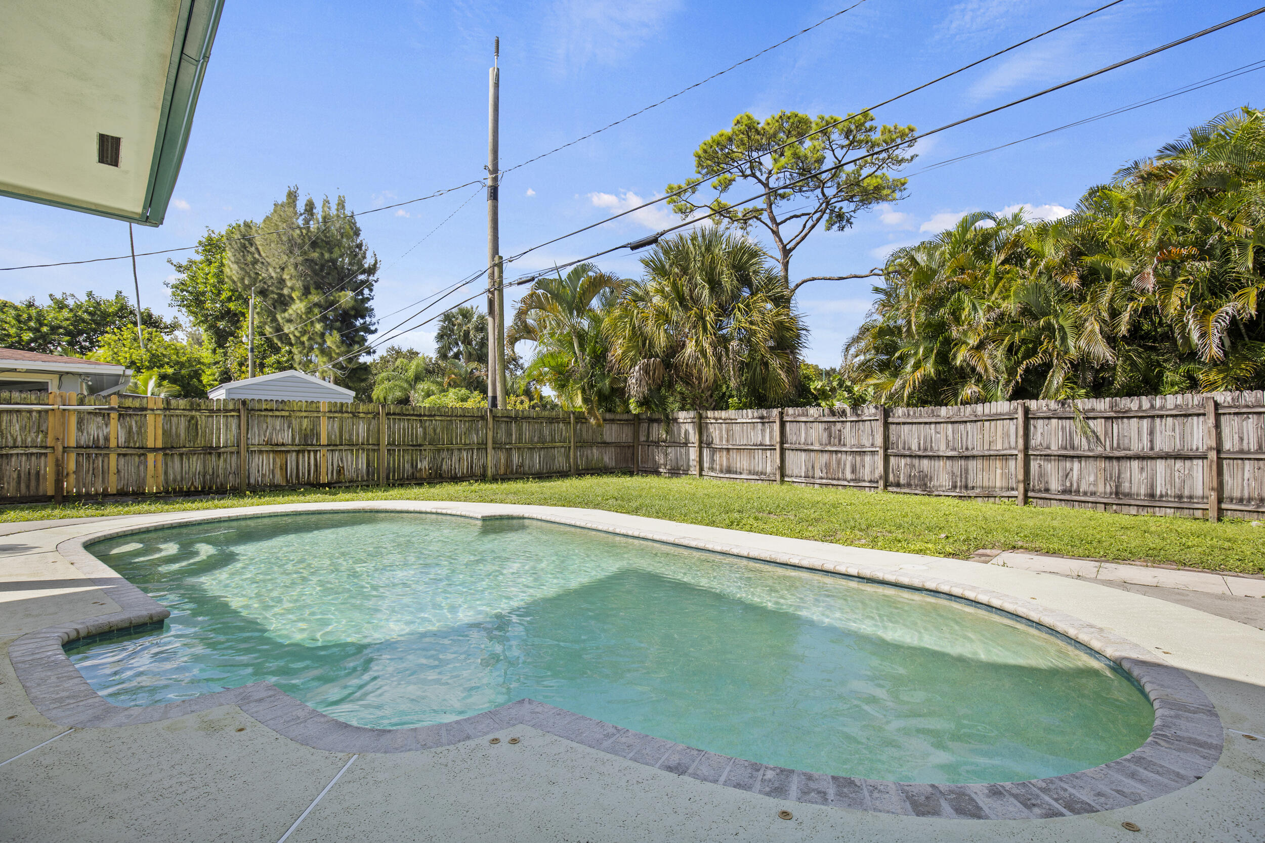 333 Masters Road Palm Springs, FL 33461 - Photo 6 of 15 a view of a backyard