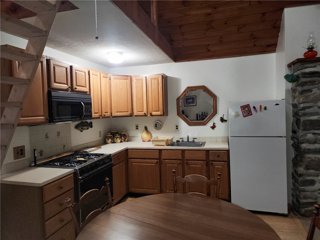 8922 West Lake Road Urbana, NY 14840 - Photo 34 of 43 Guest Cottage