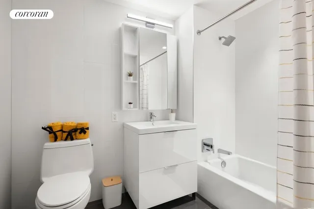 $2,880 | 166-20 90th Avenue, Unit PH17 | Jamaica