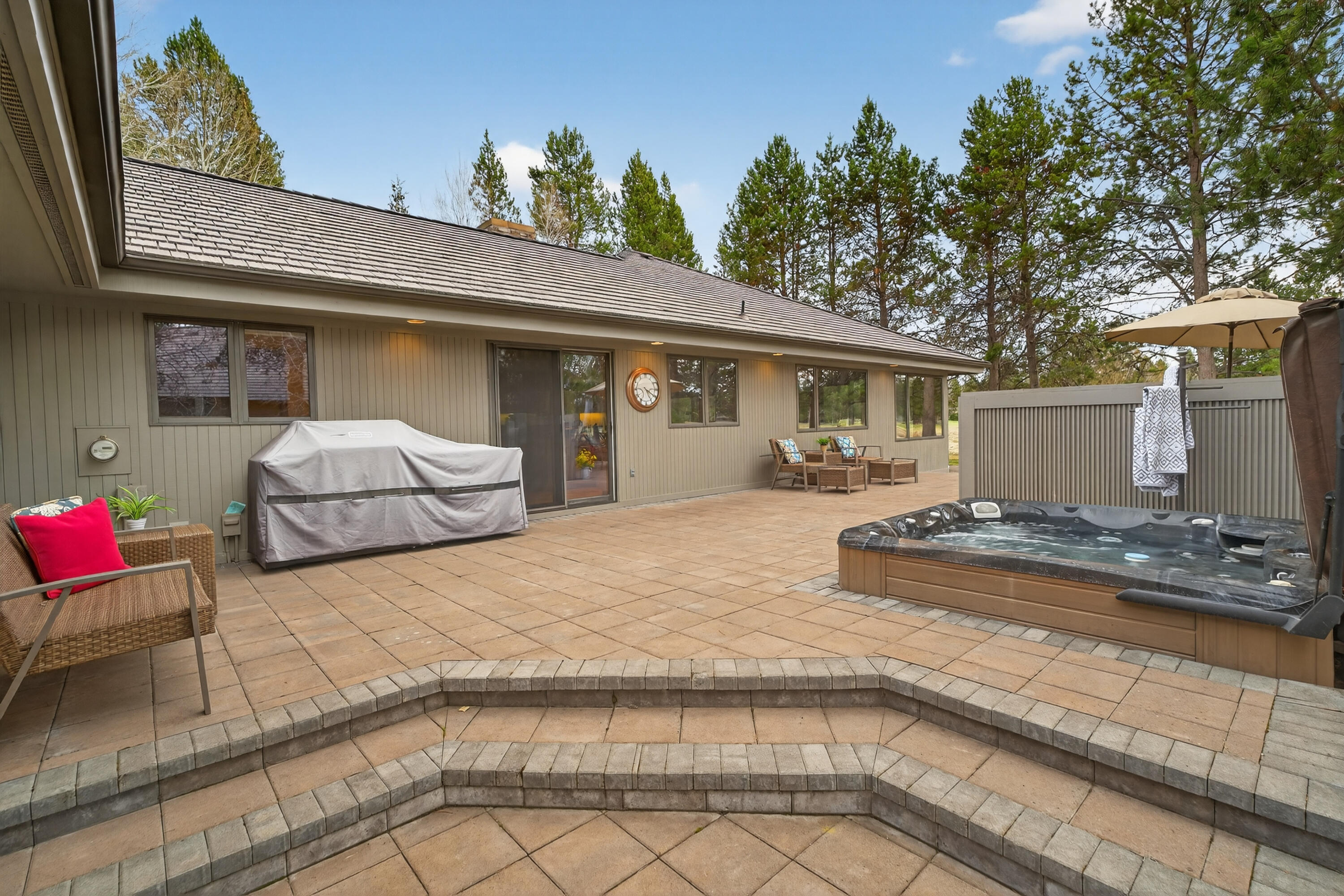 17995 North Course Lane, Unit 8 Sunriver, OR 97707 - Photo 38 of 44 paver patio