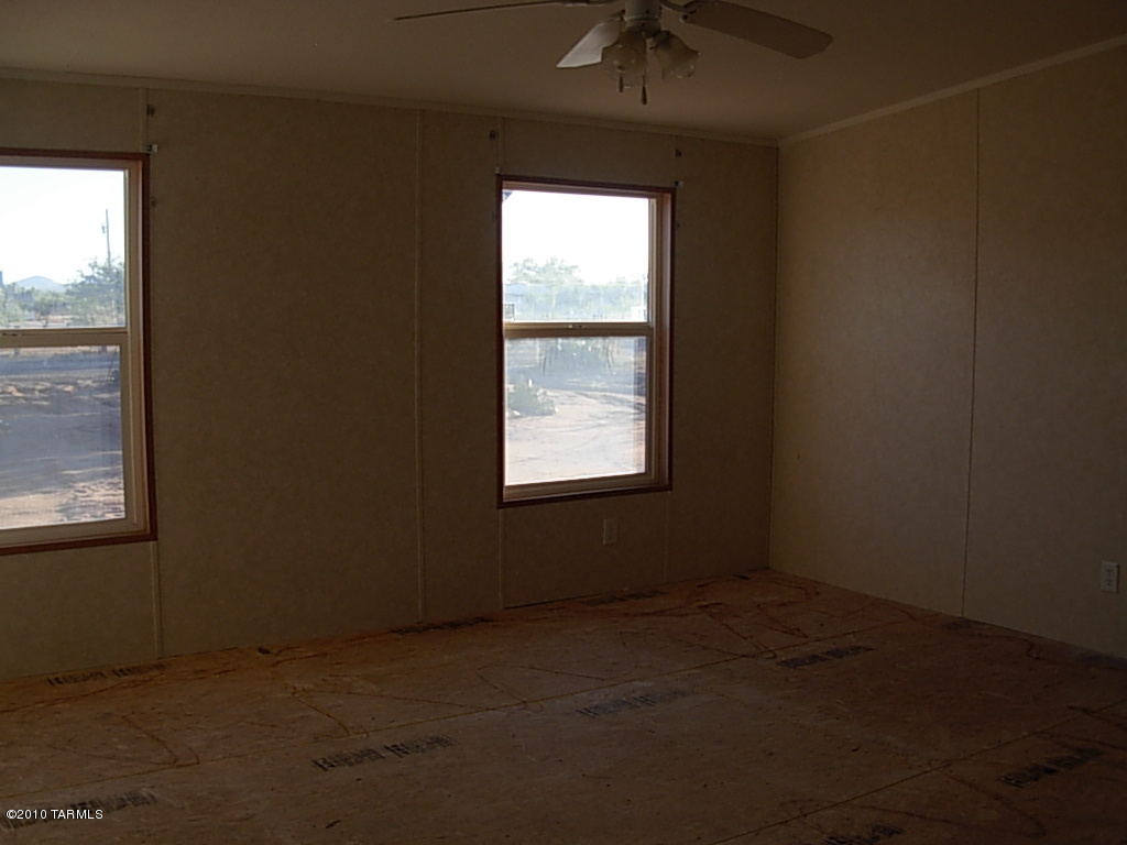 5040 West Elvado Road Tucson, AZ 85757 - Photo 10 of 12 Gallery Image 10