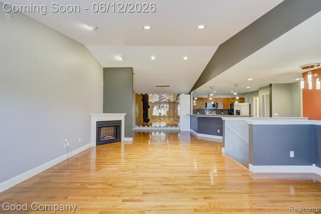 29941 Fox Run Circle Warren, MI 48092 - Photo 3 of 35