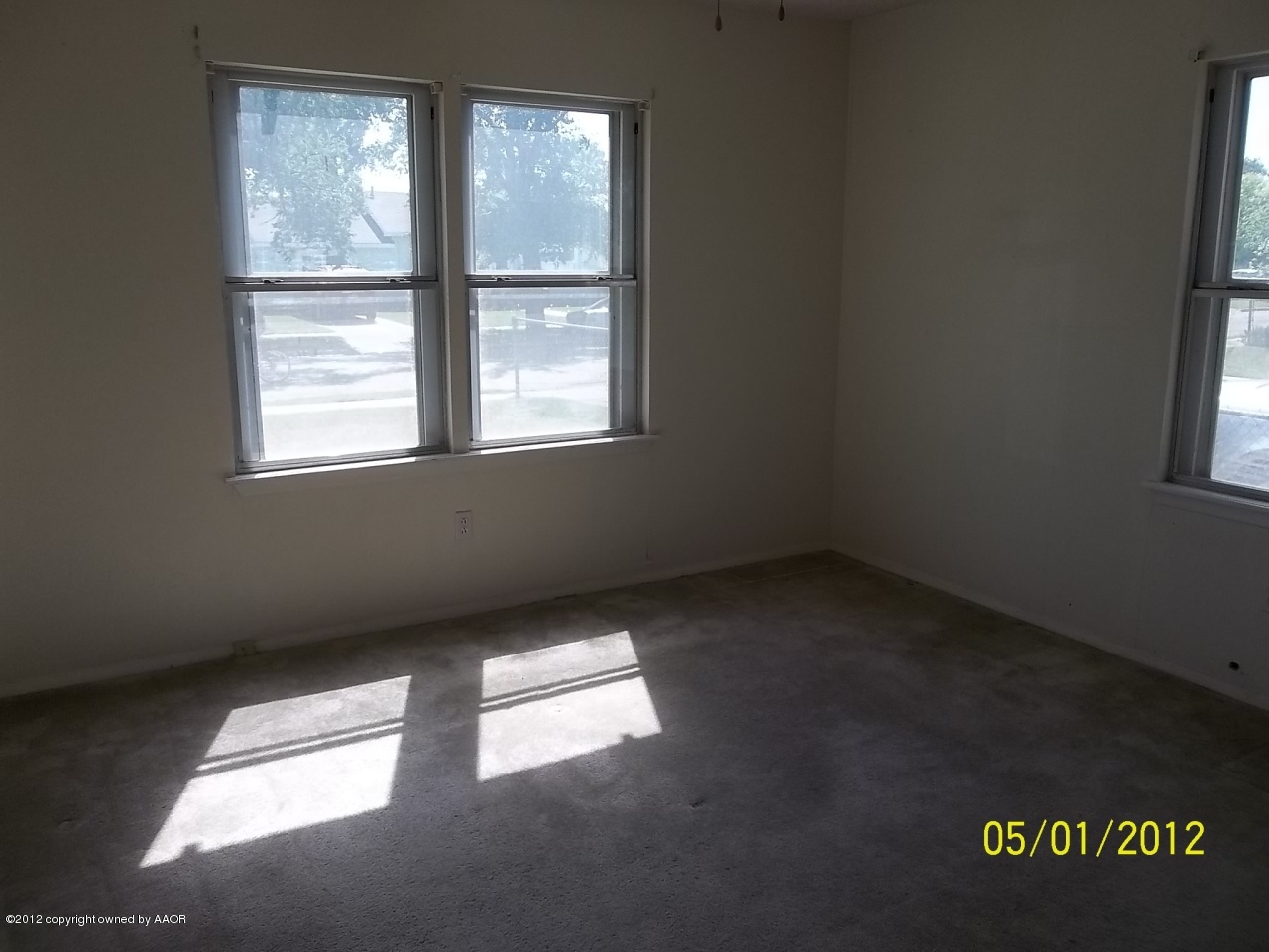 4008 South Hughes Street Amarillo, TX 79110 - Photo 4 of 7 an empty room with a window