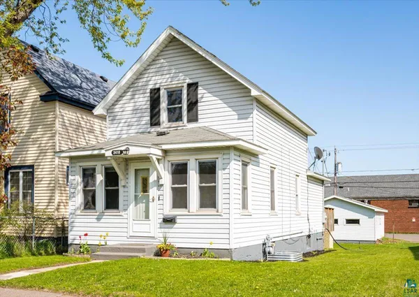 $250,000 | 2418 West 2nd Street, Duluth, MN 55806