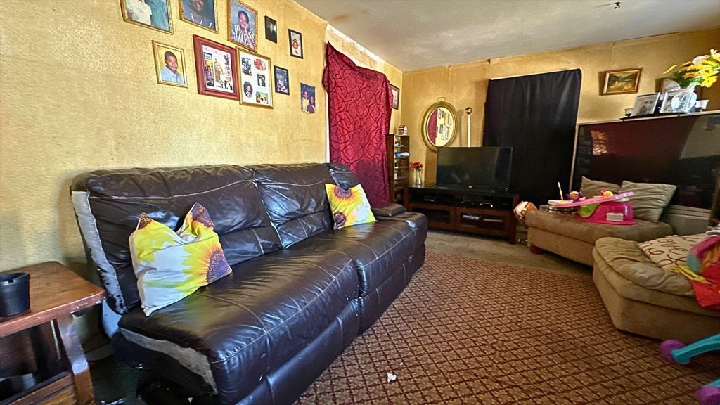 78 West Bay Path Terrace Springfield, MA 01109 - Photo 4 of 10