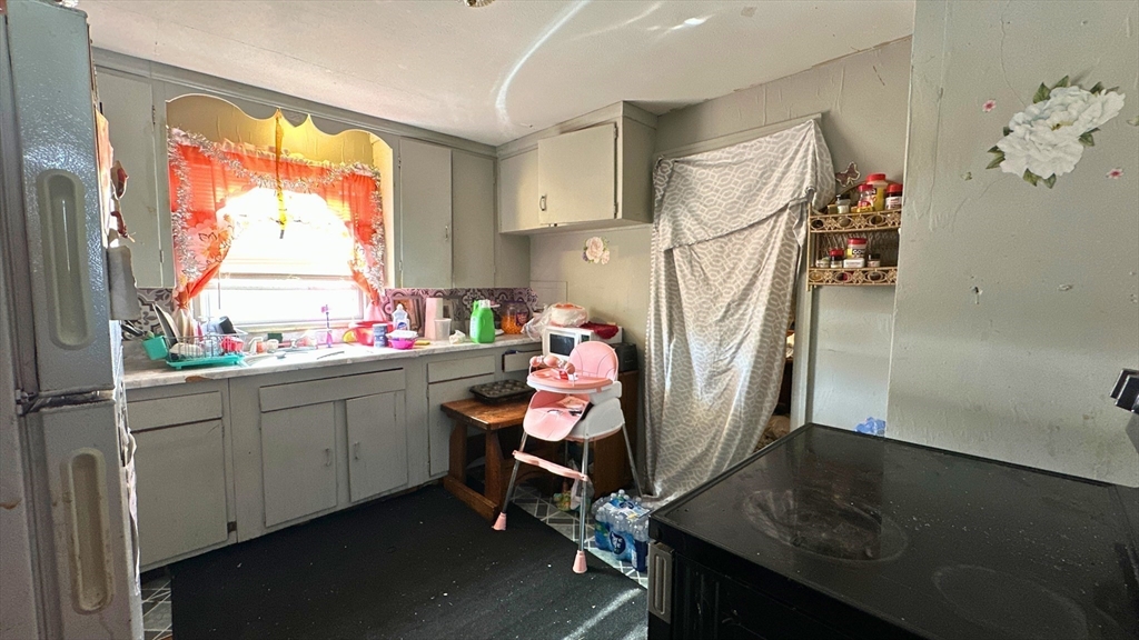 78 West Bay Path Terrace Springfield, MA 01109 - Photo 5 of 10