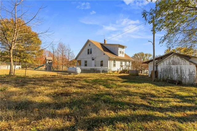 $207,500 | 180 Southwest 21st Road, Warrensburg, MO 64093