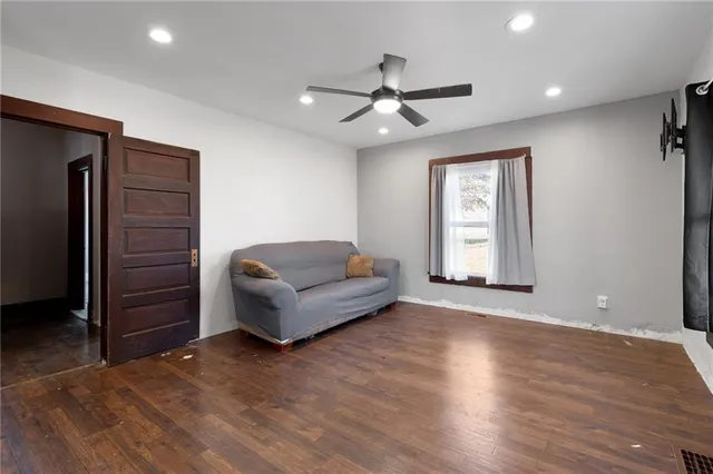 $207,500 | 180 Southwest 21st Road, Warrensburg, MO 64093