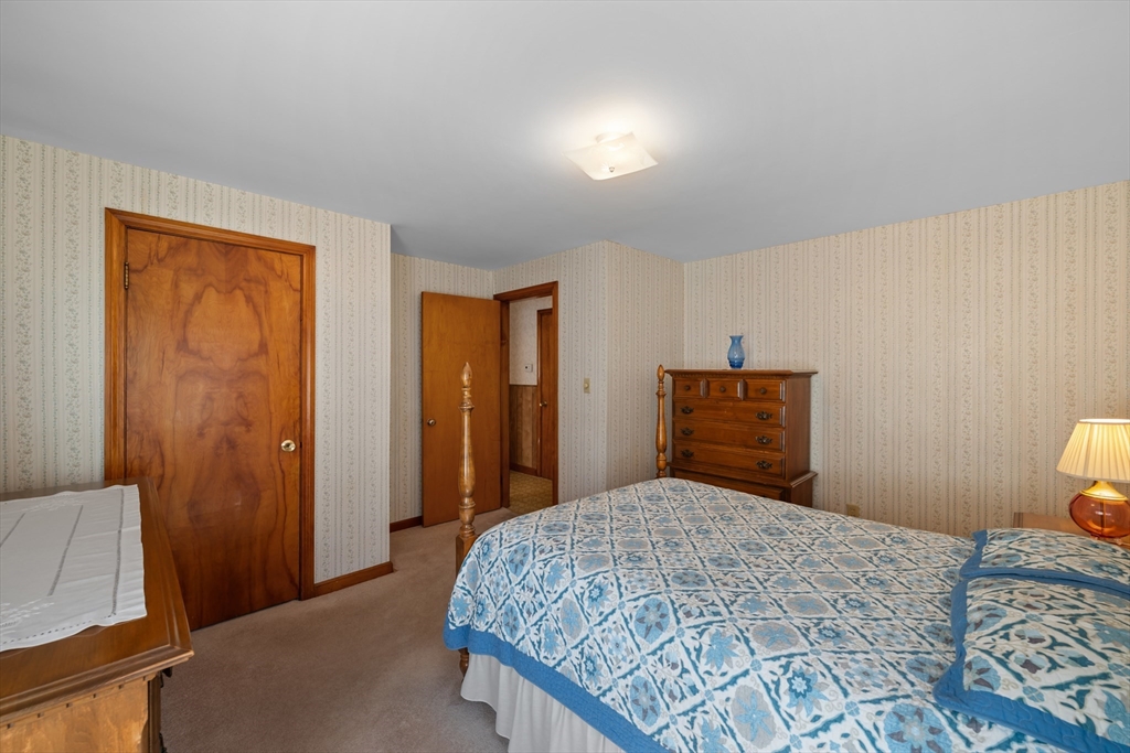43 Rowena Street Worcester, MA 01606 - Photo 22 of 40