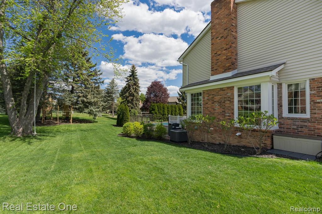 3460 Wedgewood Drive Rochester Hills, MI 48306 - Photo 3 of 47