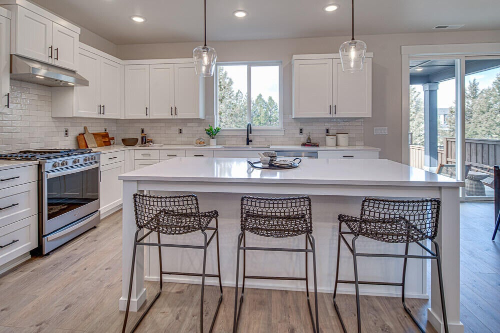 3903 Northeast Oakside Loop Bend, OR 97701 - Photo 4 of 40 PT139_Sydney_F_1000x-Kitchen