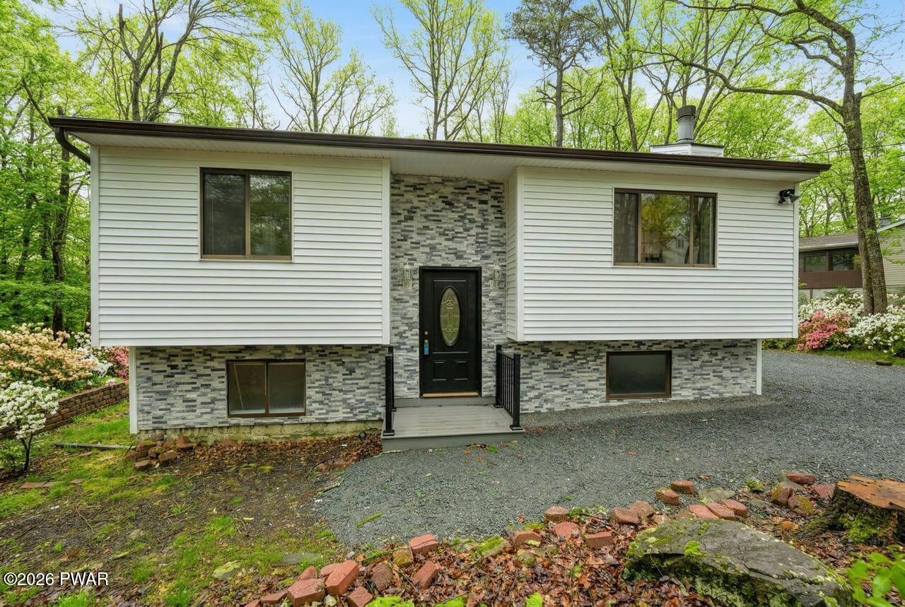 109 Rodeo Lane Hawley, PA 18428 - Photo 3 of 75