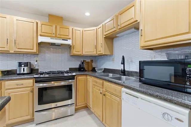 $1,950 | 1512 Stoneleigh Way, Stone Mountain, GA 30088