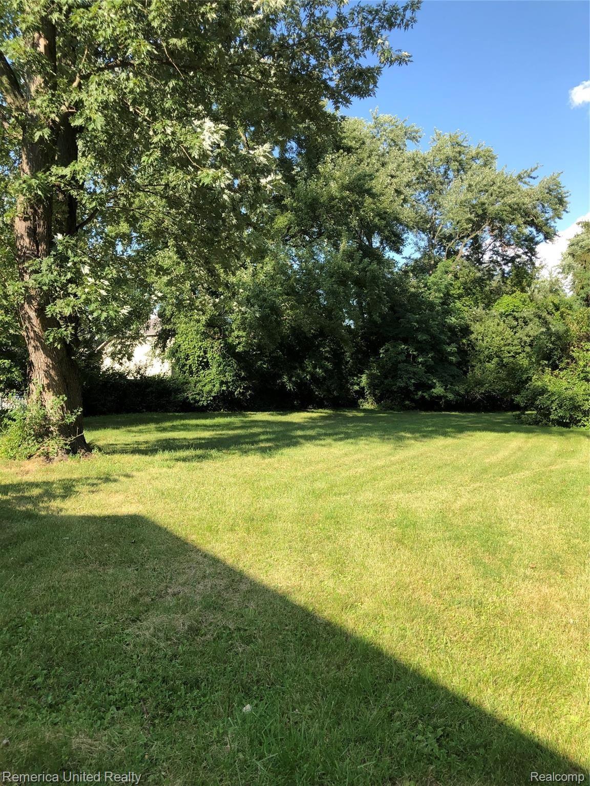 20918 Tuck Road Farmington, MI 48336 - Photo 14 of 23 016CF72A-582C-4222-924C-34604704F0D7.jpeg