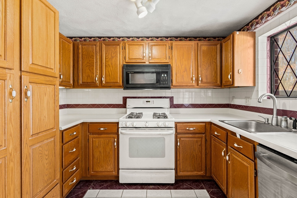 68 Sterling Lane, Unit 68 Haverhill, MA 01835 - Photo 12 of 37