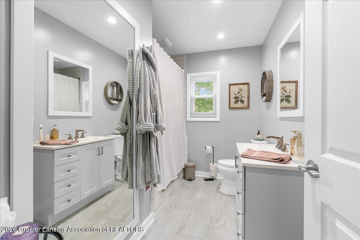 2176 Iroquois Road Okemos, MI 48864 - Photo 19 of 43 22-Media Jett - 29