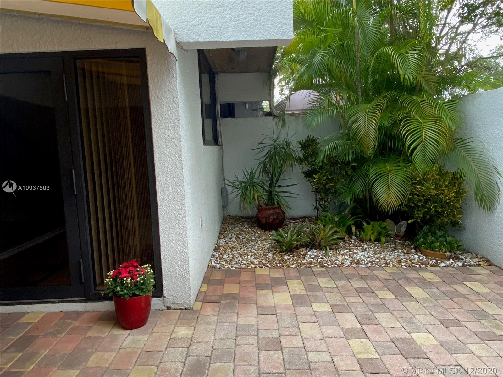 6386 Jack Rabbit Lane Miami Lakes, FL 33014 - Photo 4 of 26 Courtyard