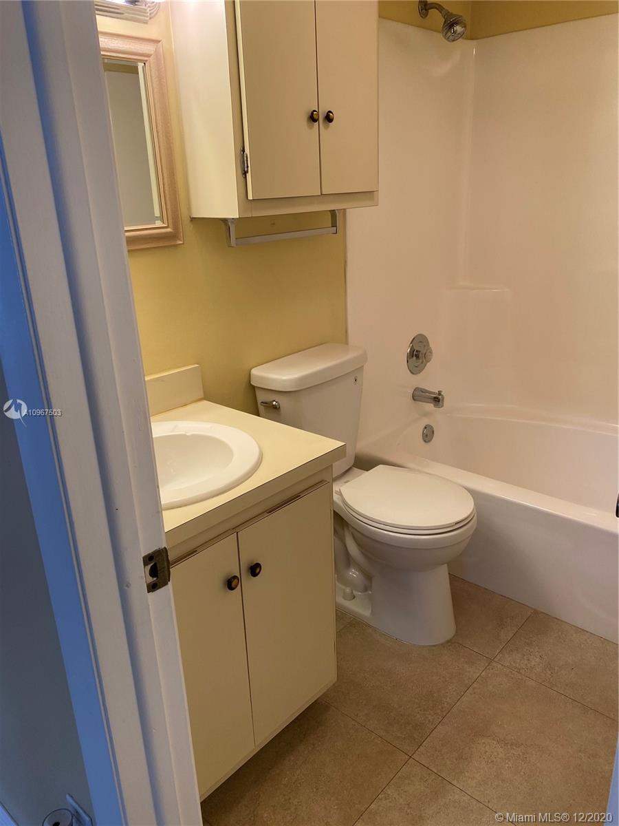 6386 Jack Rabbit Lane Miami Lakes, FL 33014 - Photo 10 of 26 Gallery Image 10