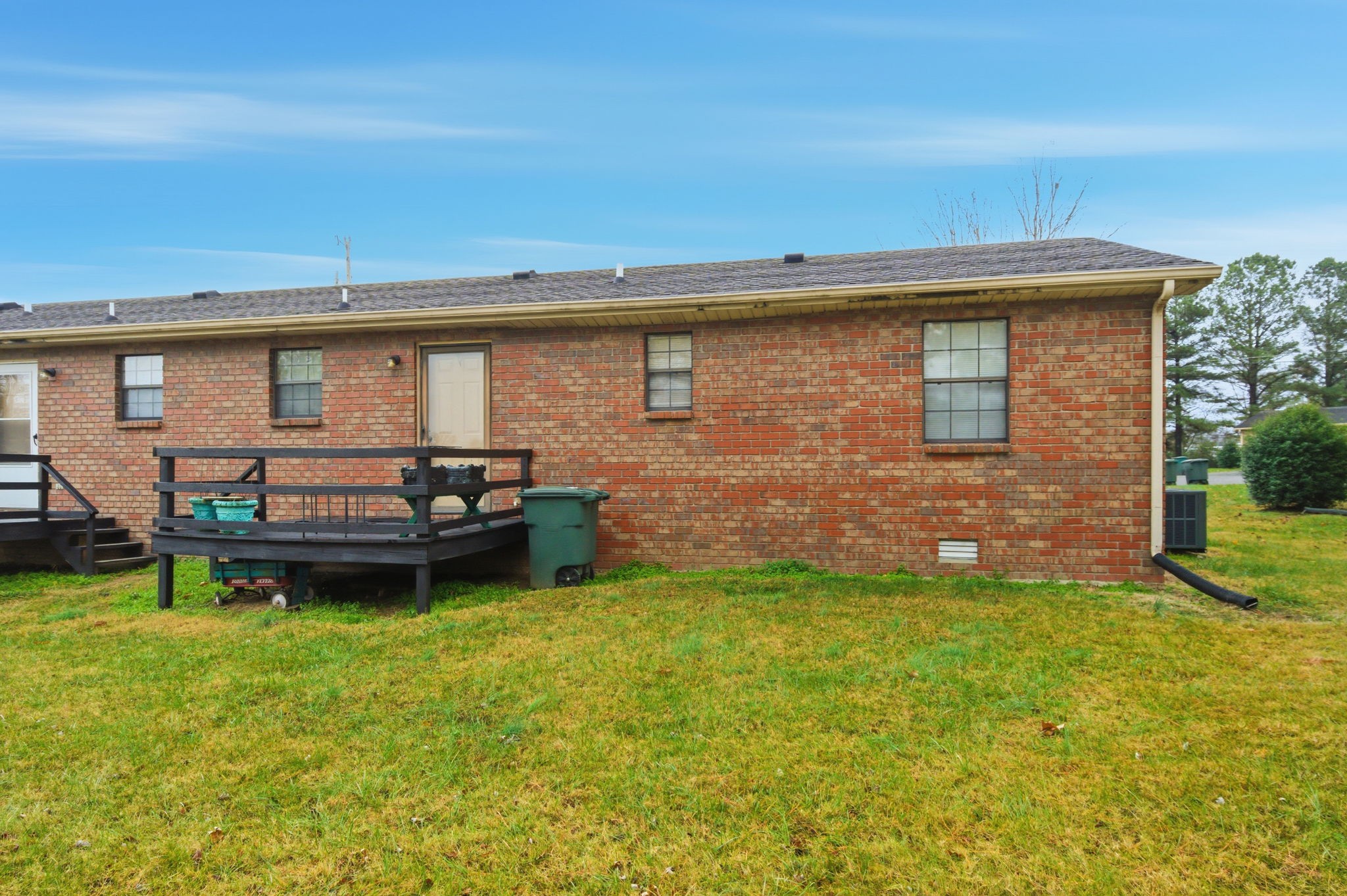 111 Gayla Court Portland, TN 37148 - Photo 23 of 47 a backyard of a house with table and chairs