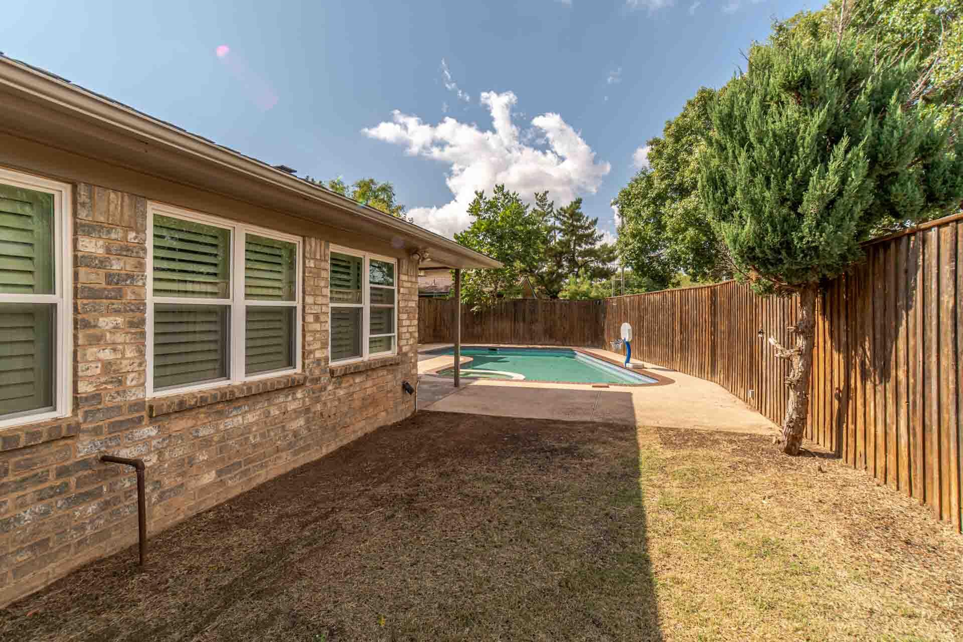 3312 77th Street Lubbock, TX 79423 - Photo 28 of 30 a view of backyard with a tub and wooden fence
