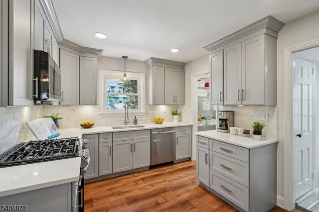 $725,000 | 11 Overlook Terrace, Maplewood, NJ 07040