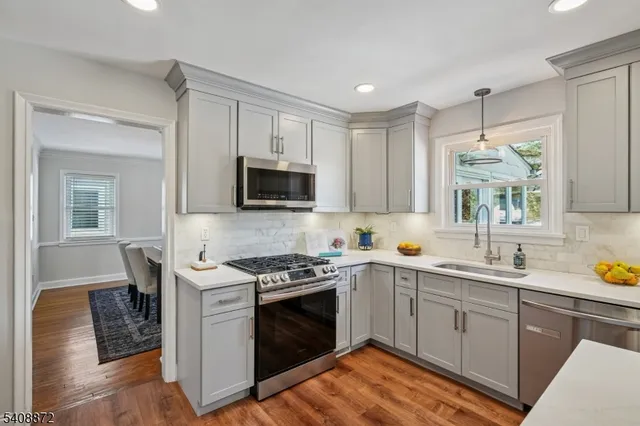 $725,000 | 11 Overlook Terrace, Maplewood, NJ 07040