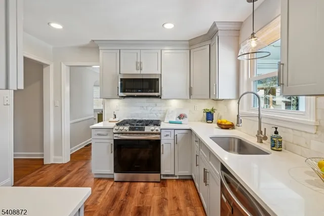 $725,000 | 11 Overlook Terrace, Maplewood, NJ 07040