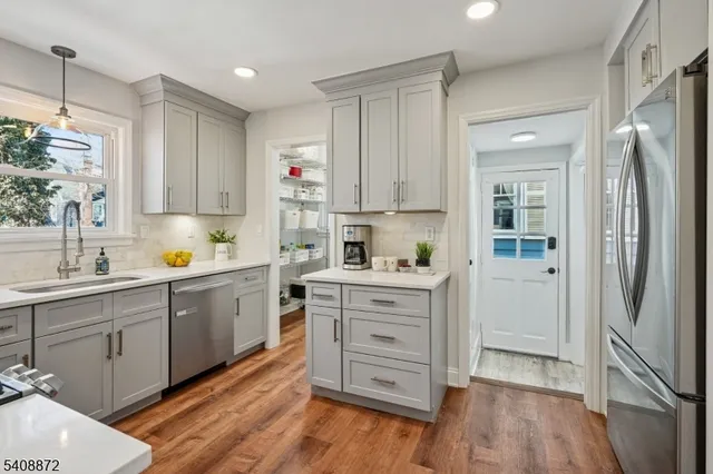 $725,000 | 11 Overlook Terrace, Maplewood, NJ 07040