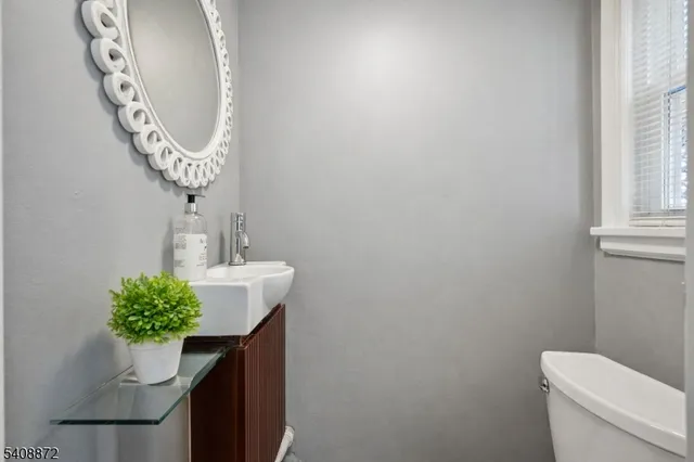 $725,000 | 11 Overlook Terrace, Maplewood, NJ 07040