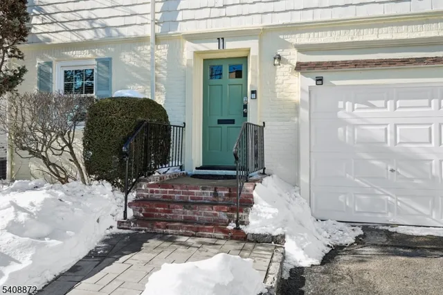 $725,000 | 11 Overlook Terrace, Maplewood, NJ 07040