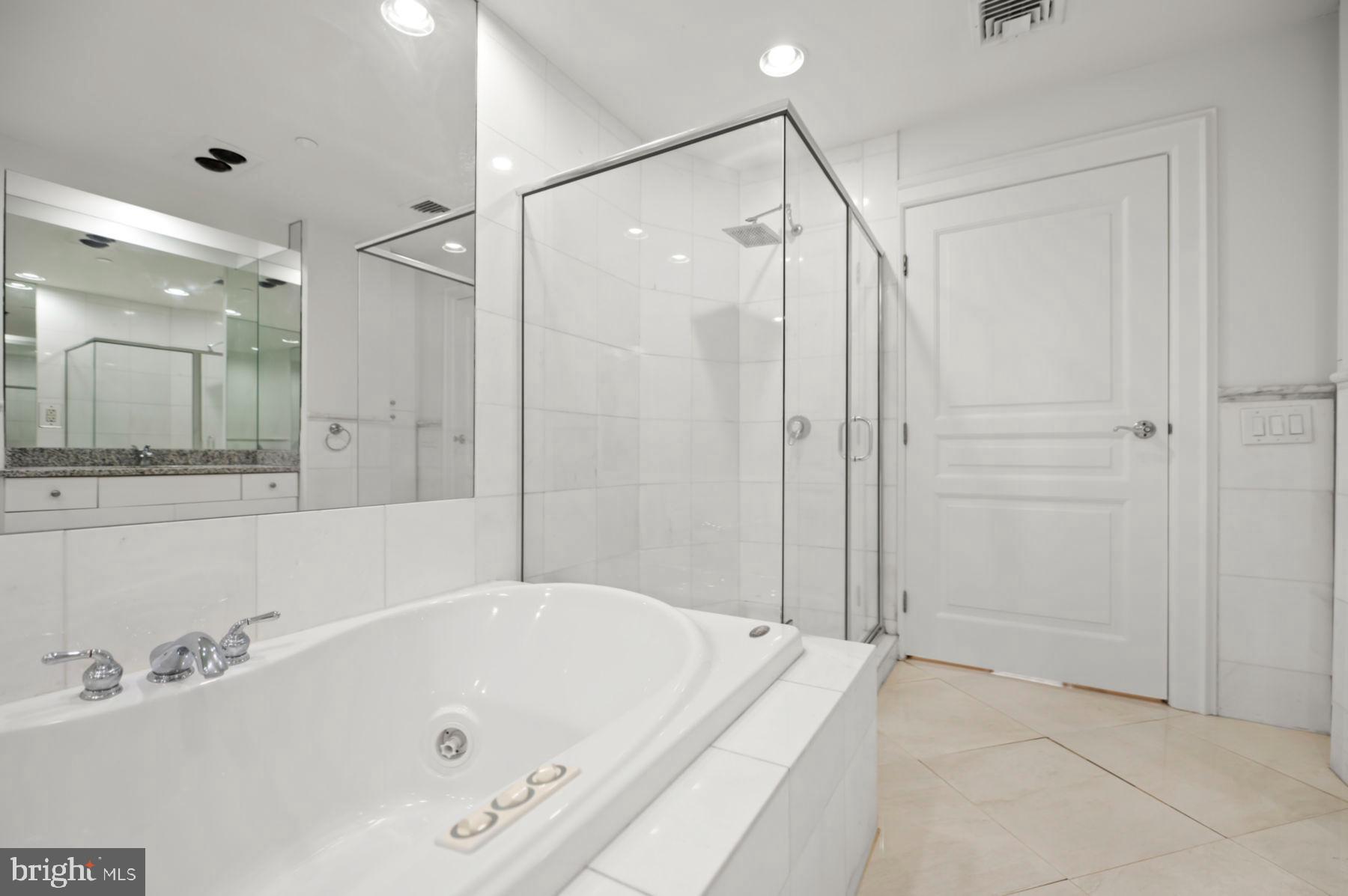 1920 Chestnut Street, Unit 10S Philadelphia, PA 19103 - Photo 31 of 44 Main bathroom