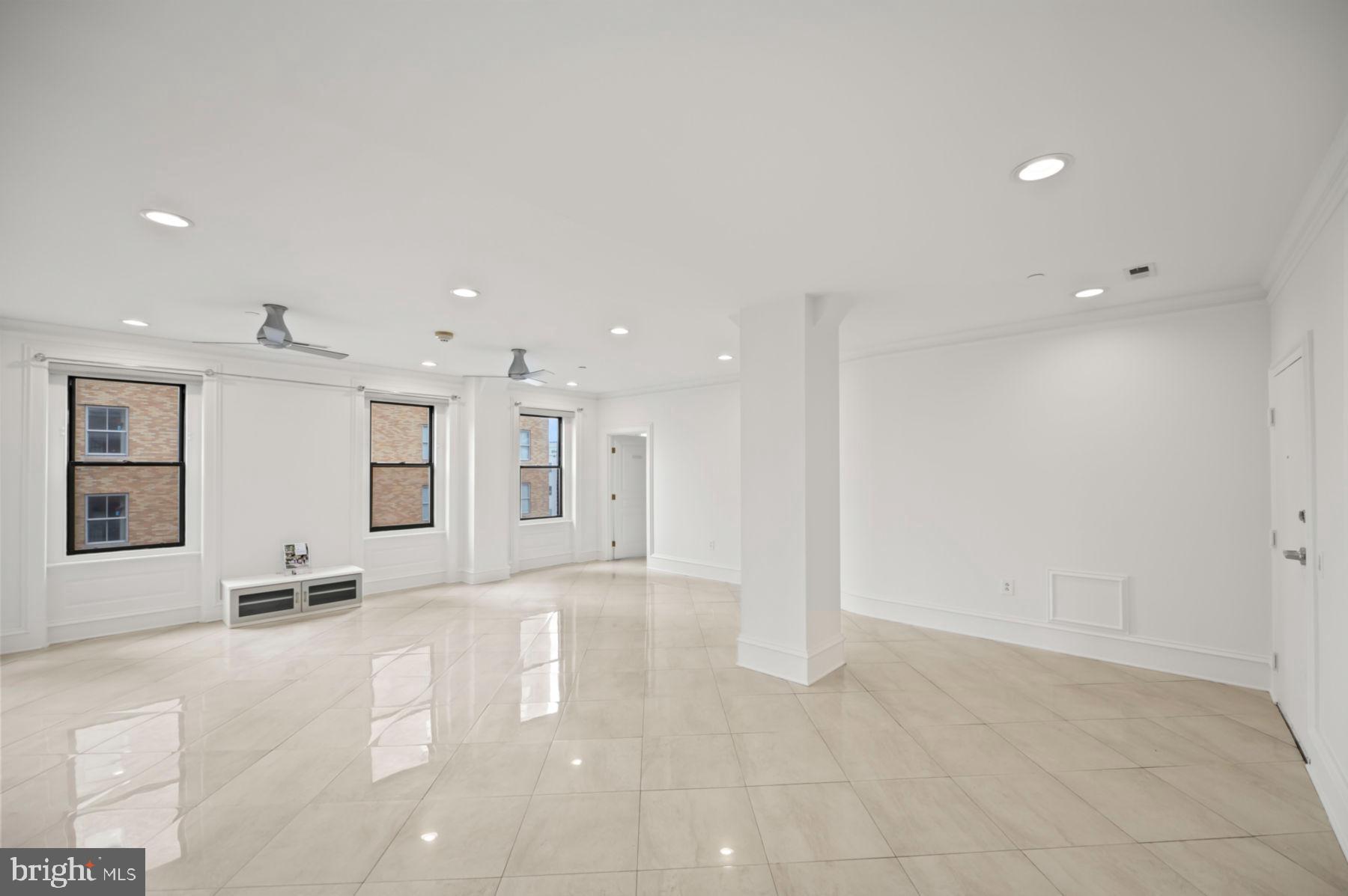 1920 Chestnut Street, Unit 10S Philadelphia, PA 19103 - Photo 6 of 44 Living room