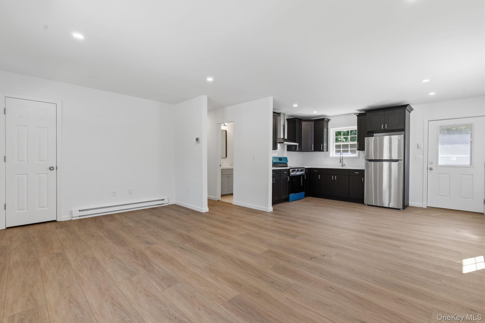 655 Post Avenue Bellport, NY 11713 - Photo 5 of 20