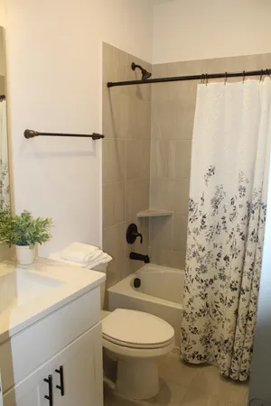 a view of a livingroom with a ceiling fan