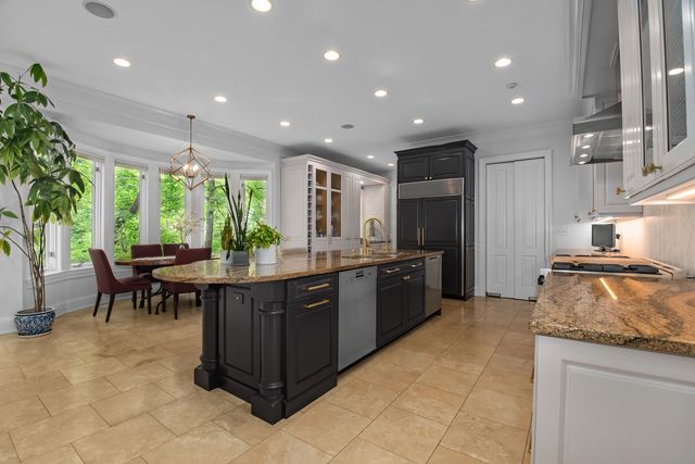 $3,175,000 | 697 Bluff Road, Lake Bluff, IL 60044