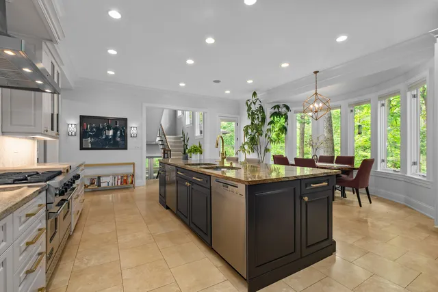 $3,175,000 | 697 Bluff Road, Lake Bluff, IL 60044