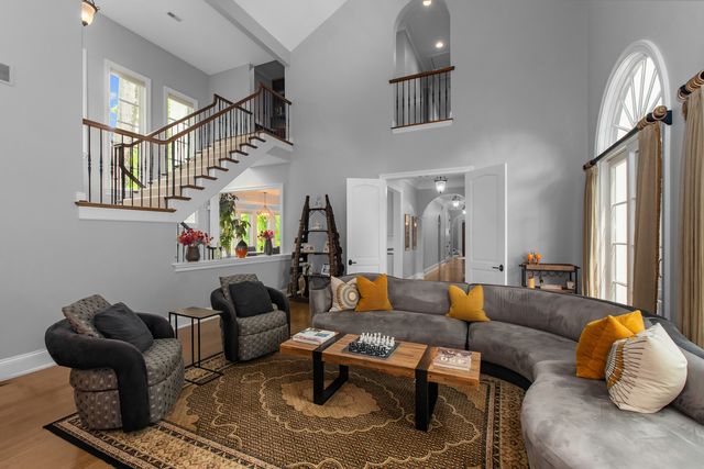 $3,175,000 | 697 Bluff Road, Lake Bluff, IL 60044