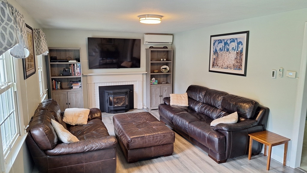 77 Indian Spring Road East Longmeadow, MA 01028 - Photo 4 of 26 Gallery Image 4