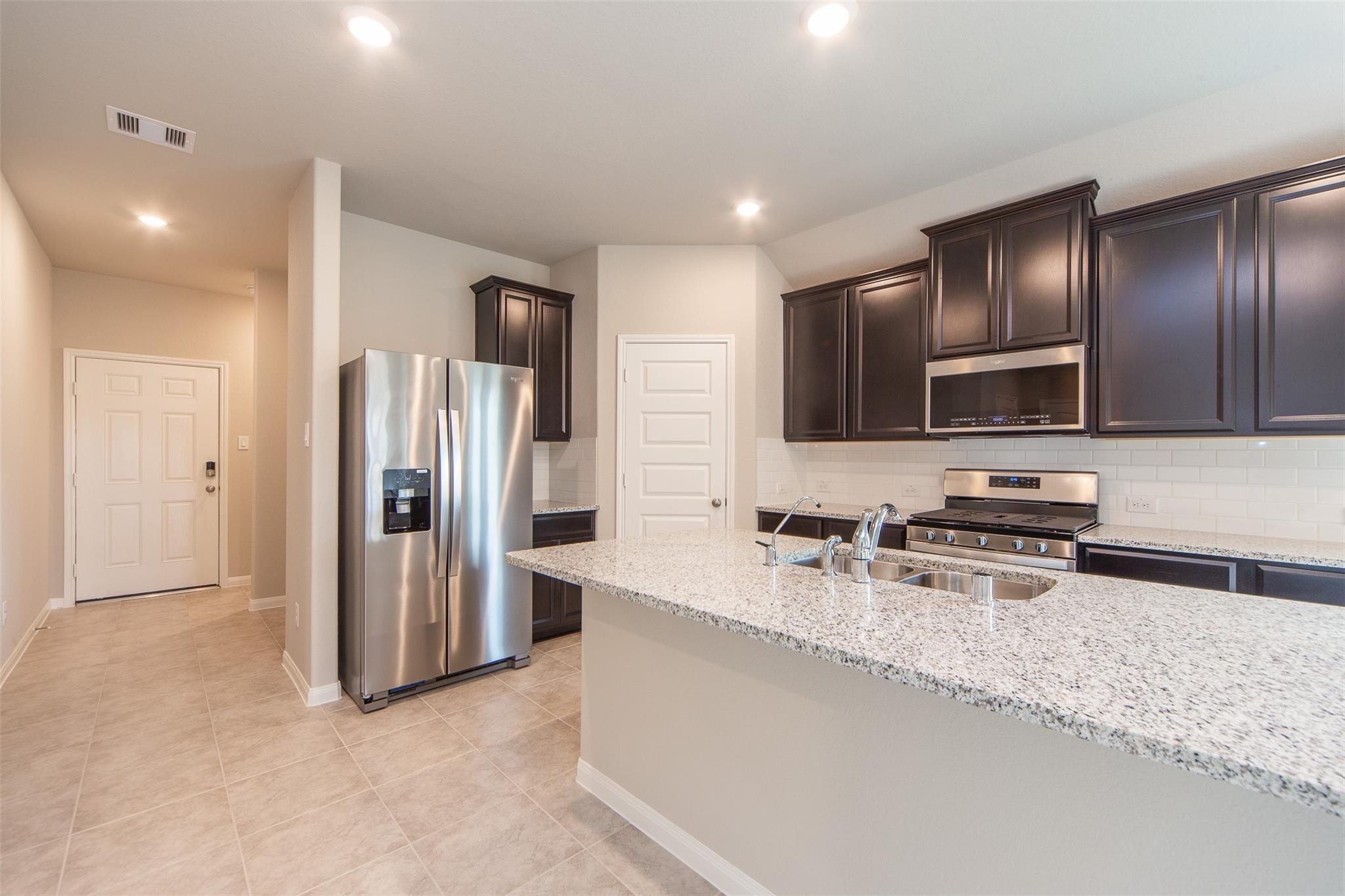 7034 Toluca Drive Rosharon, TX 77583 - Photo 10 of 27 Gallery Image 10