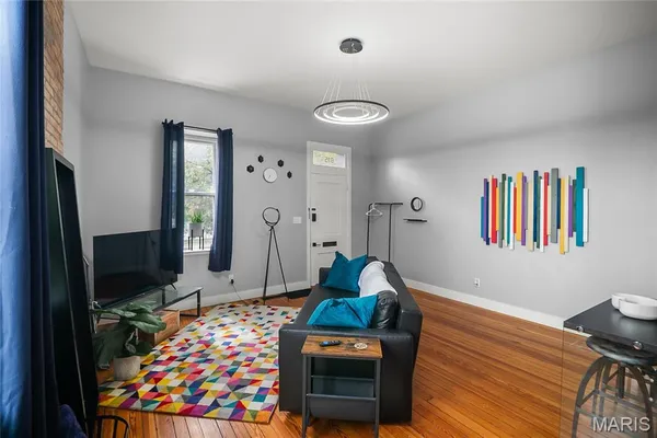 $2,000 | 815 Rutger Street, Unit FRONT, St. Louis, MO 63104