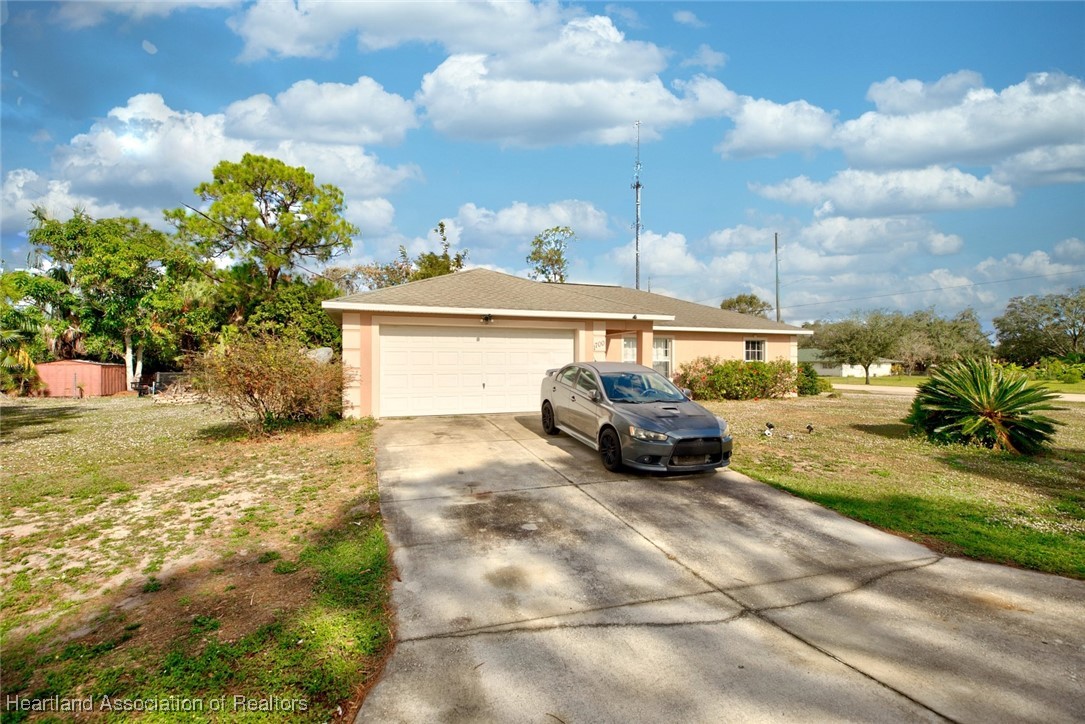 1700 Schlosser Road Sebring, FL 33870 - Photo 4 of 40 a view of a yard with cars parked
