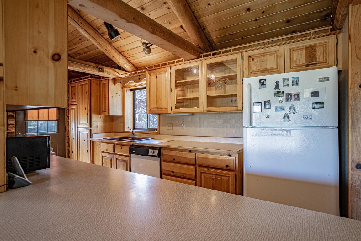 700 Neil Creek Road Ashland, OR 97520 - Photo 14 of 37 Kitchen