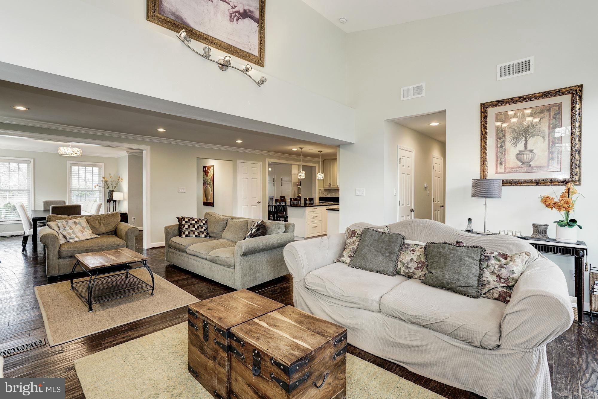 2913 Chain Bridge Road Oakton, VA 22124 - Photo 11 of 30 Living Room