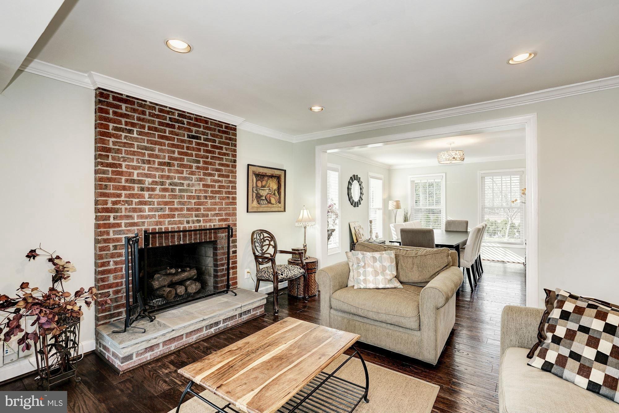 2913 Chain Bridge Road Oakton, VA 22124 - Photo 12 of 30 Living Room