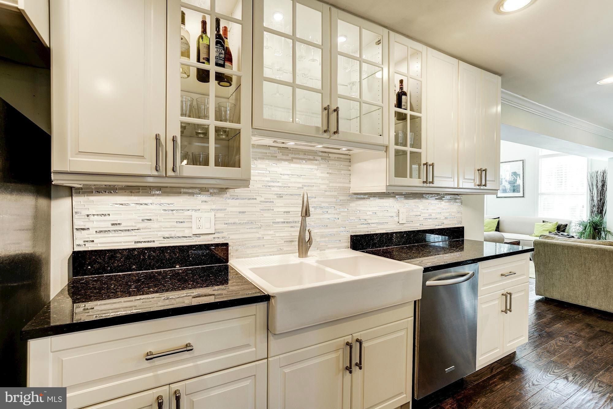 2913 Chain Bridge Road Oakton, VA 22124 - Photo 15 of 30 Kitchen