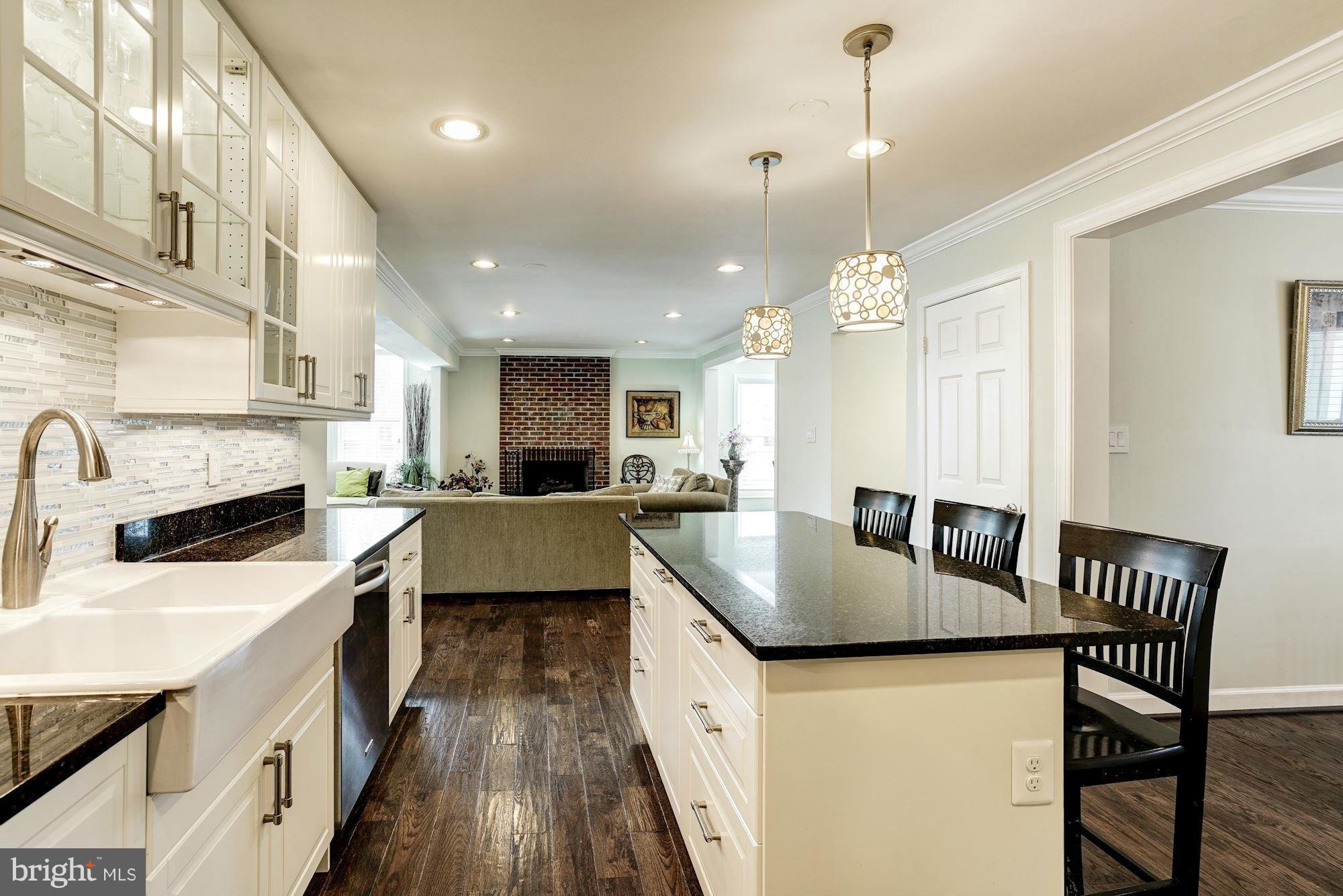2913 Chain Bridge Road Oakton, VA 22124 - Photo 16 of 30 Kitchen