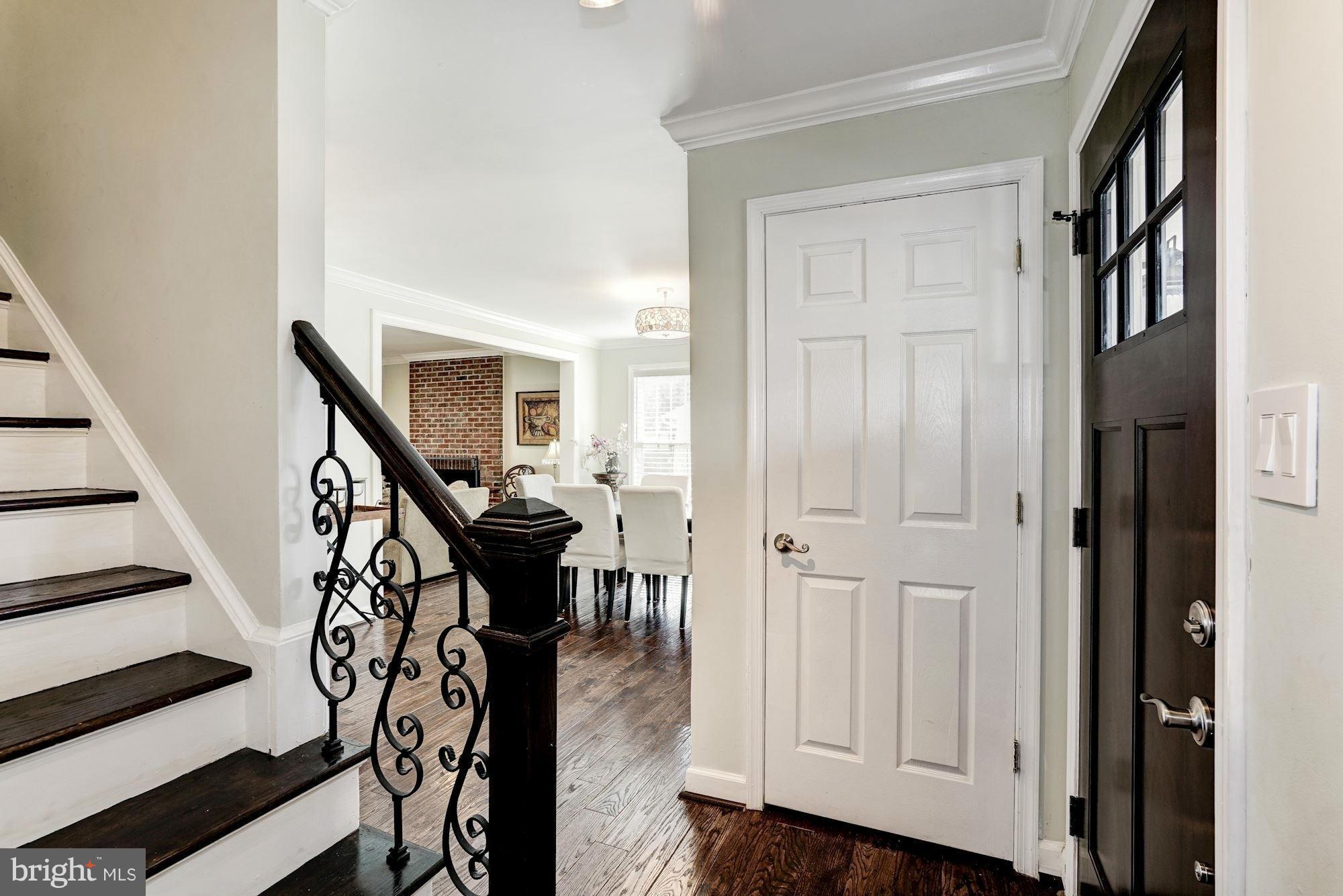 2913 Chain Bridge Road Oakton, VA 22124 - Photo 3 of 30 Interior (General)