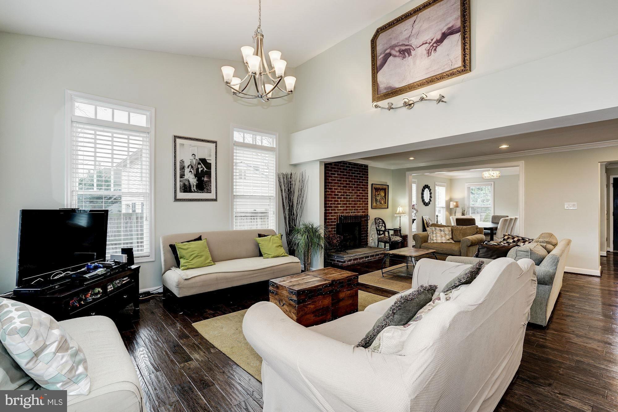 2913 Chain Bridge Road Oakton, VA 22124 - Photo 10 of 30 Living Room
