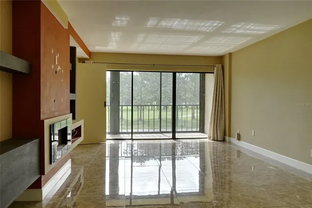 a view of livingroom with furniture