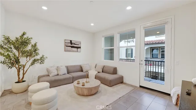 $1,039,999 | 10548 Acorn Place, Los Alamitos, CA 90720